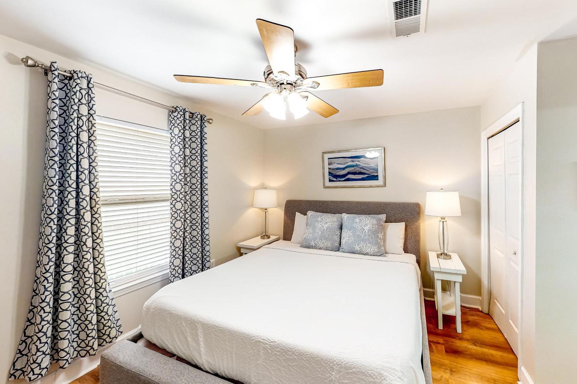 Grand Caribbean Apartment Pensacola Room photo